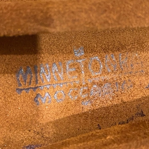 Minnetonka caramel suede leather moccasins slip on fringe detail whipstitch 9 - Picture 11 of 11